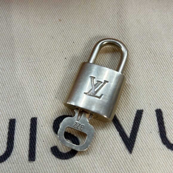 100% Authentic Louis Vuitton Lock & Key #322 - Picture 2 of 6